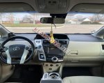 продам Toyota Prius V в пмр  фото 3